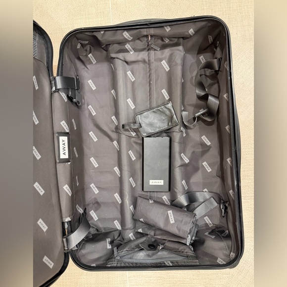 Away Blush Pink Bigger Carry on Luggage - Picture 7 of 11